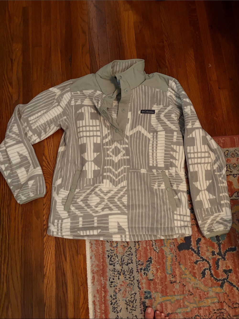 Columbia women’s light green & White Patterned Pullover Fleece Jacket